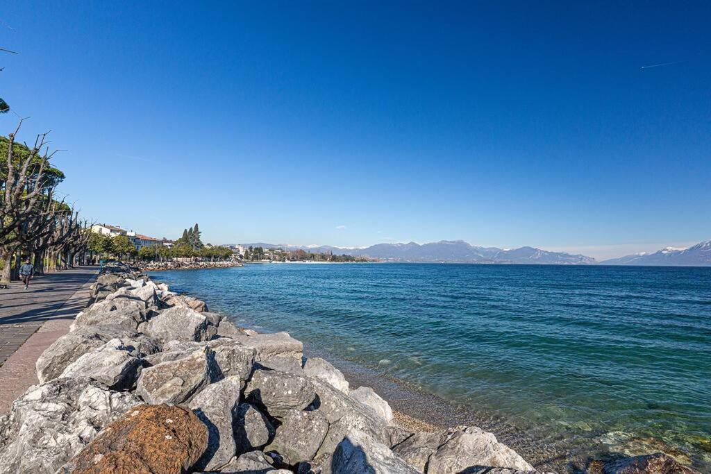 Garda Lake View Apartment Desenzano del Garda Buitenkant foto